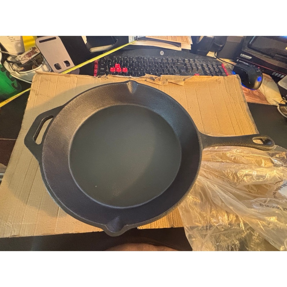 Crofton 12" Cast Iron Skillet Frying Pan Double Spout BRAND NEW